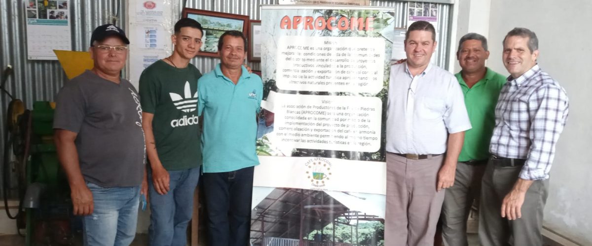 farmers in costa rica that benefit from direct trade coffee